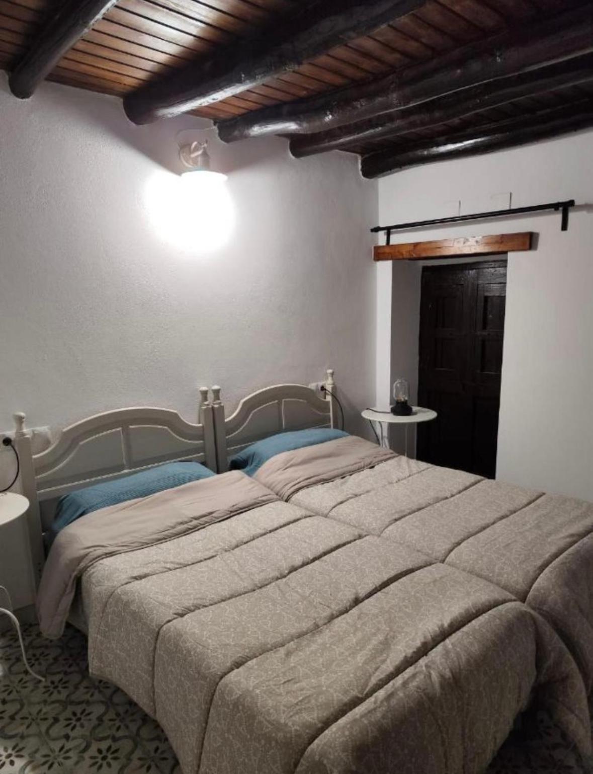 Casa Plaza Vieja * Alájar
